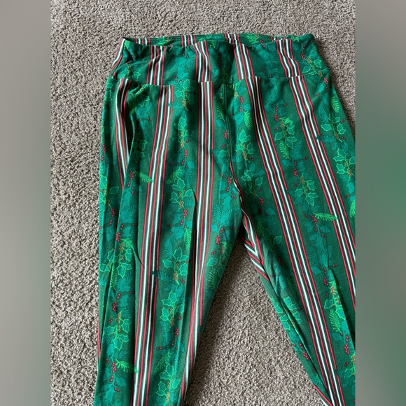 Lularoe holiday print leggings TC2 plus size - Picture 2 of 4